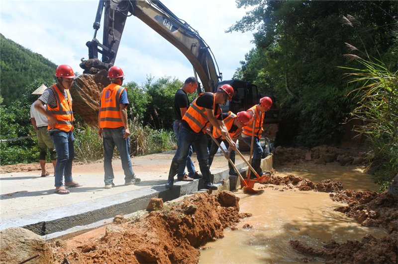 福建易順建筑工程有限公司提供技術(shù)人員和設備幫助祖墩鄉進(jìn)行災后重建